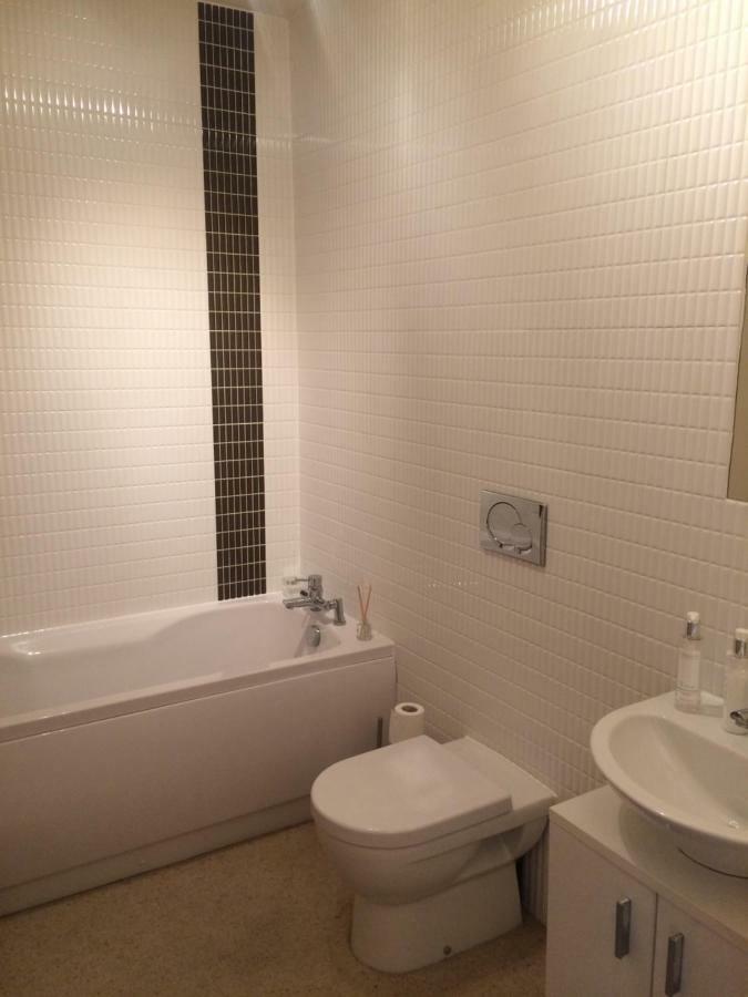 Penthouse Near Easter Road Hotel Единбург Екстериор снимка